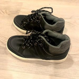 Kids black sneackers